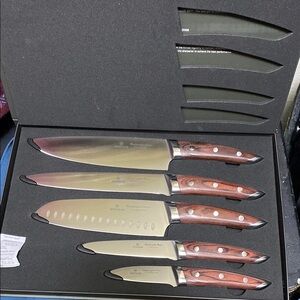 Brand new never used knife set